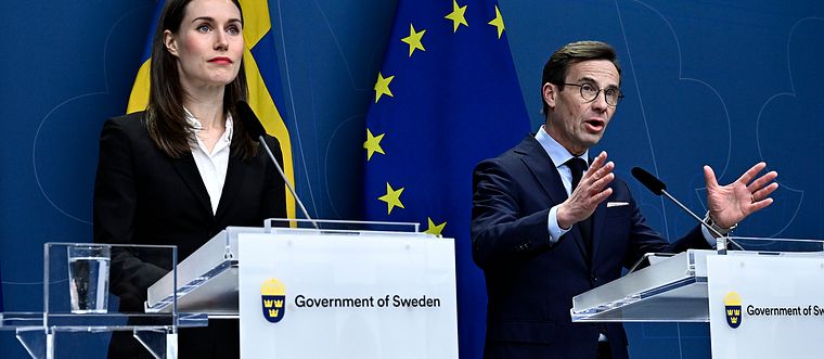 Finlands statsminister Sanna Marin och statsminister Ulf Kristersson under en gemensam presskonferens i Stockholm. Det är det första besöket från en regeringschef som statsminister Ulf Kristersson tar emot sedan regeringsbildningen.