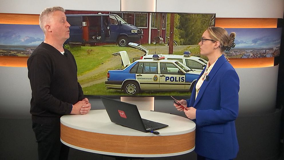 SVT:s reporter intervjuas i studion.
