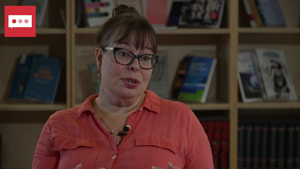 Kielenhuoltaja Riina Heikkilä, Isof, SVT:n haastattelussa. Riina Heikkilä, språkvårdare, Isof.