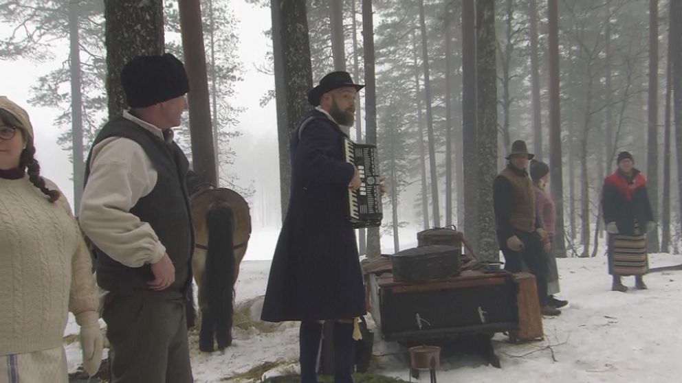 Dragspel längs spåret på Vasaloppet.