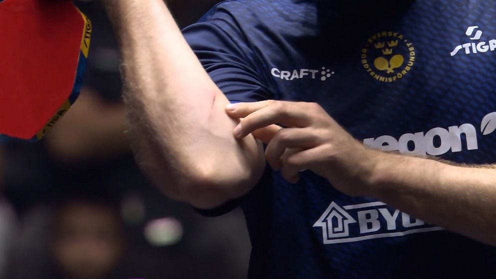 Spelavbrott när blod syns på Ranefurs arm under matchen