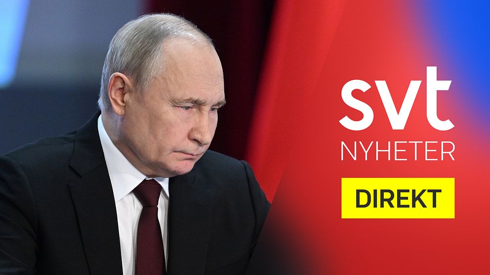 SVT Nyheter med texten ”Direkt” på skärm. Man i kostym bredvid.