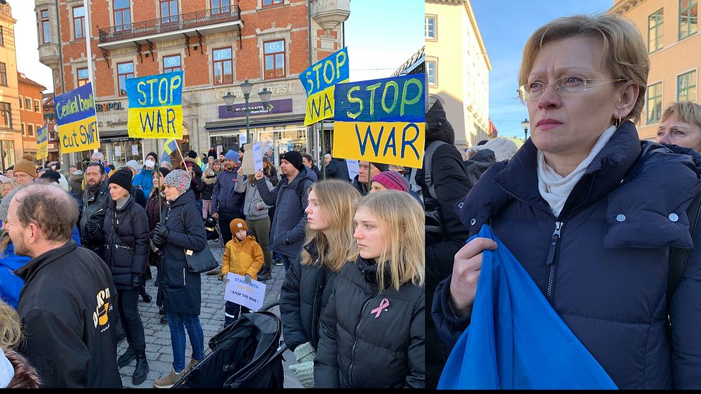 Demonstration med skyltar ”Stop War” i en folkmassa på ett torg.