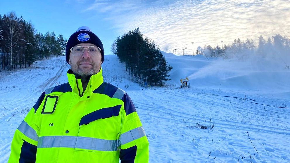 I klippet berättar ordföranden för Kils Slalomklubb, Jonas Olsson, hur Aronsson Elfmans framgång ger ringar på vattnet för hemklubben.