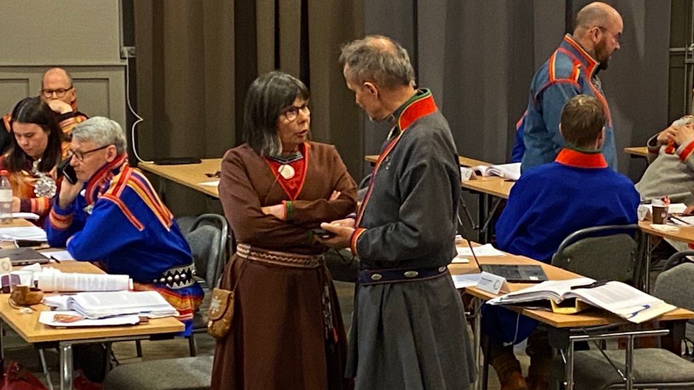 till vänster Marianne Gråik, Samelandspartie; till höger styrelseordförande Håkan Jonsson