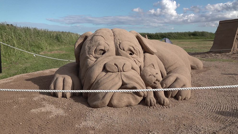 En av sandskulpturerna som är med och tävlar.