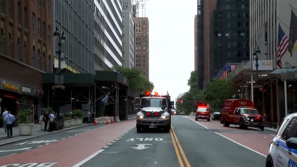 Räddningstjänst och polis vid skyskrapa i New York efter larm om kollapsrisk