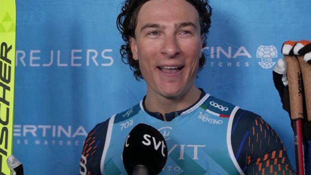 Max Novak intervjuas av SVT