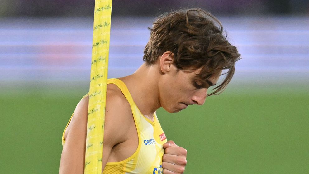 En besviken Armand Duplantis efter andra rivningen på 6,25