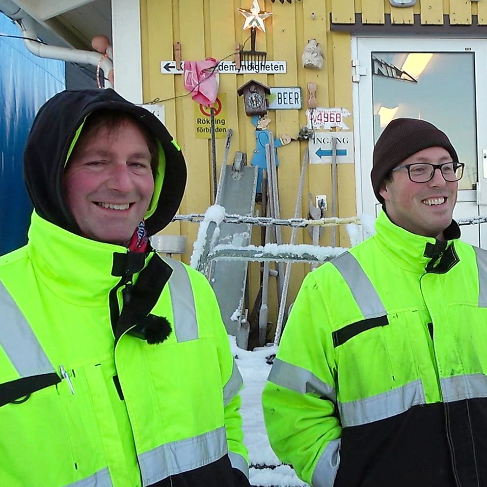 Tre ur personalen på återvinningscentralen i Överkalix.