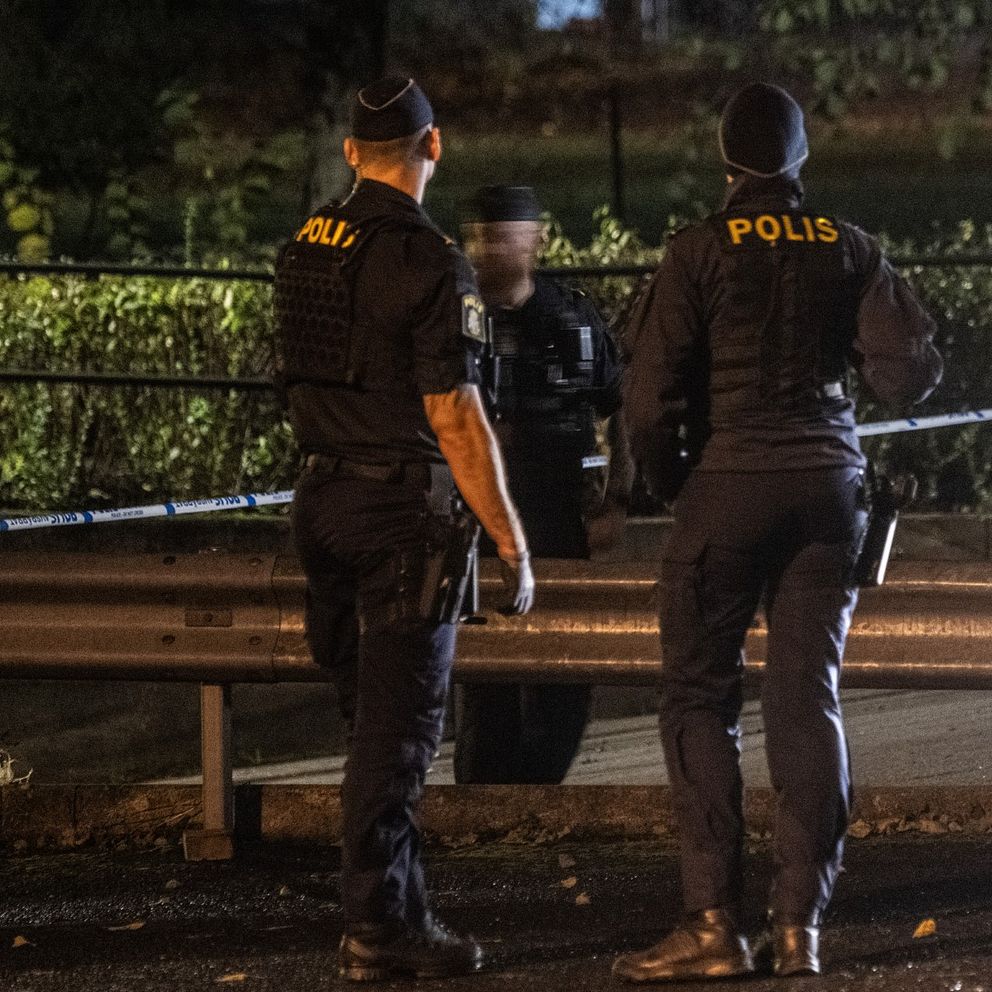 Poliser vid en misstänkt mordbrand