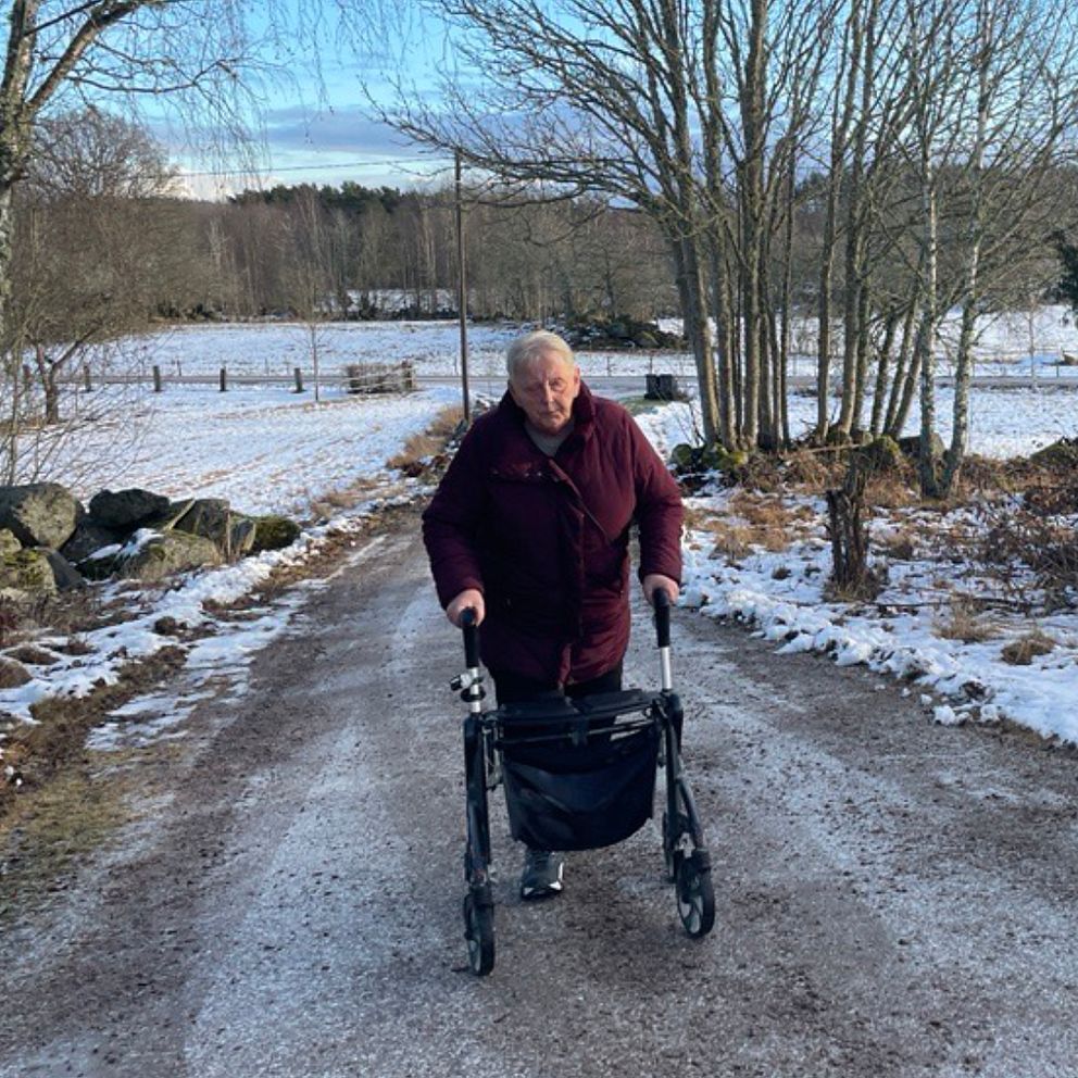 Region Kalmar län höjer priserna för färdtjänst och sjukresor. Många äldre är missnöjda med chockhöjningen.