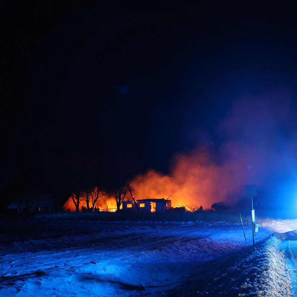 En ladugårdsbyggnad har brunnit ner i Mellerud.