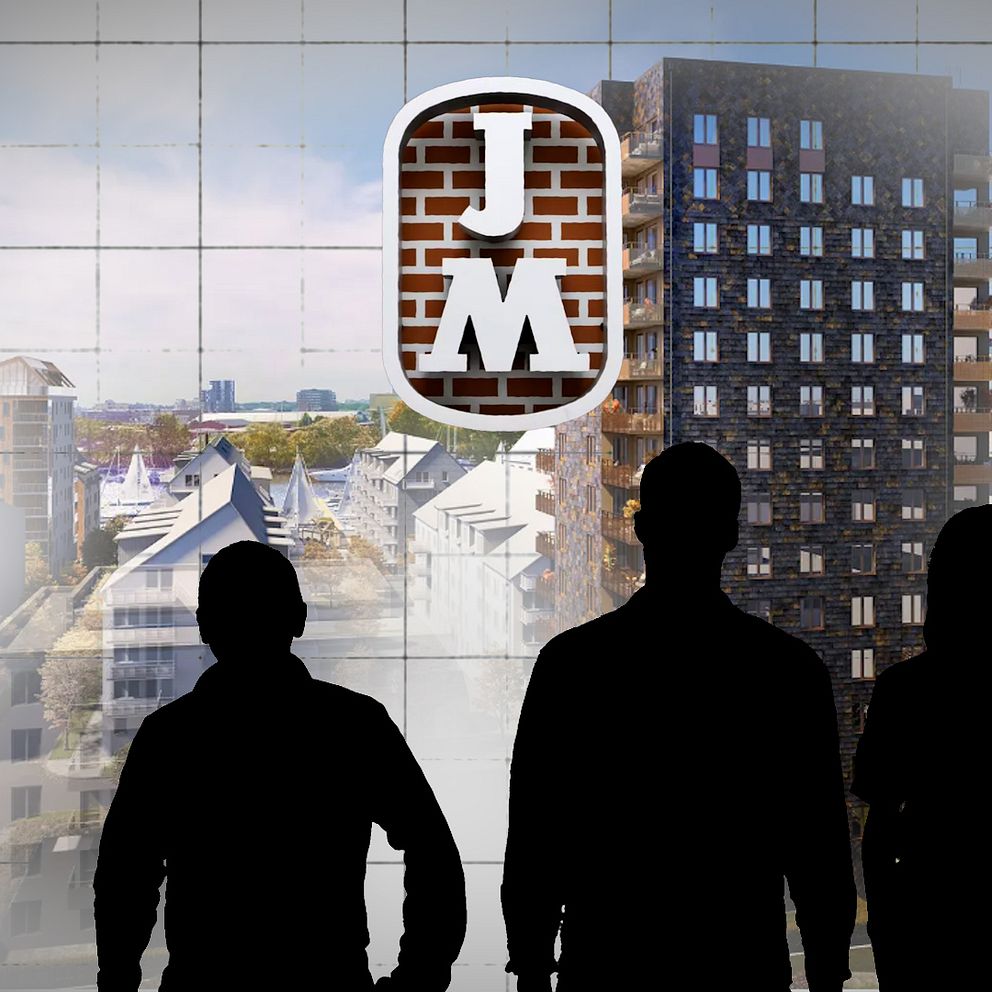 Silhuetter av personer står i förgrunden framför en urban bakgrund som inkluderar moderna byggnader. I mitten syns en logo med bokstäverna ”JM”.