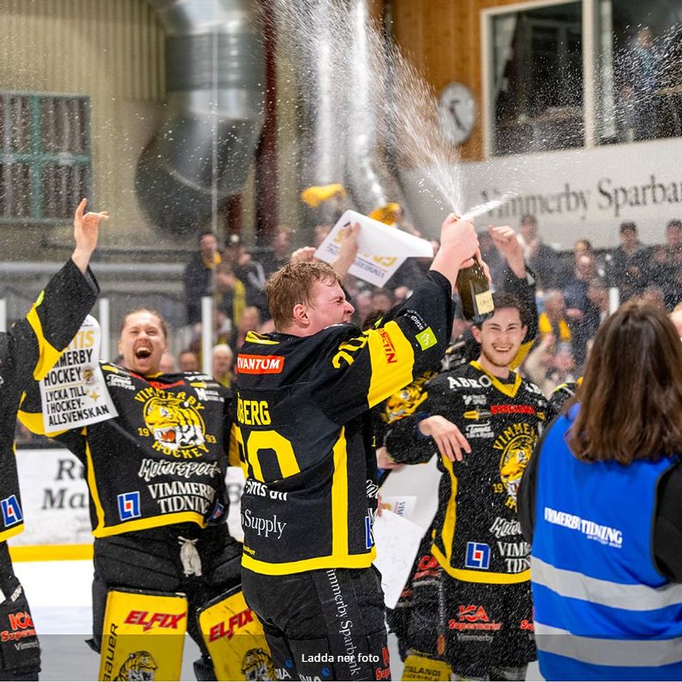 Vimmerby hockey firar vinsten