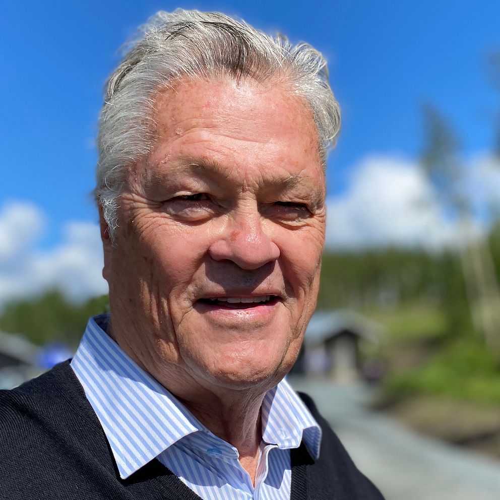 äldre gråhårig man