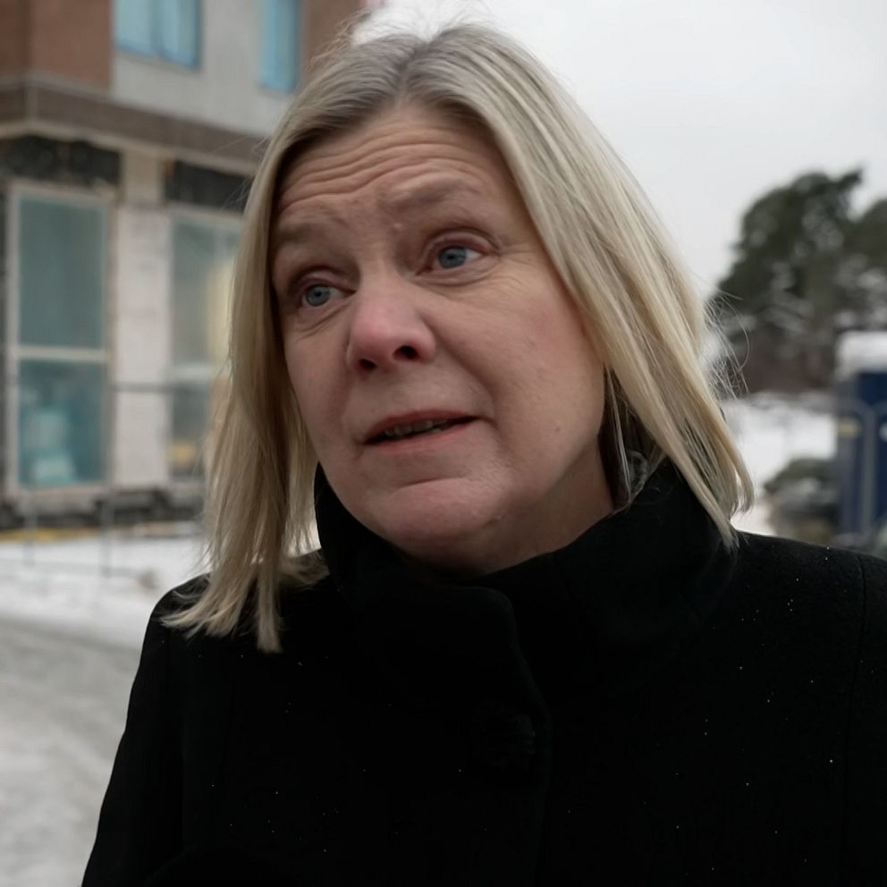 Magdalena Andersson på minnesstunden efter hissolyckan.