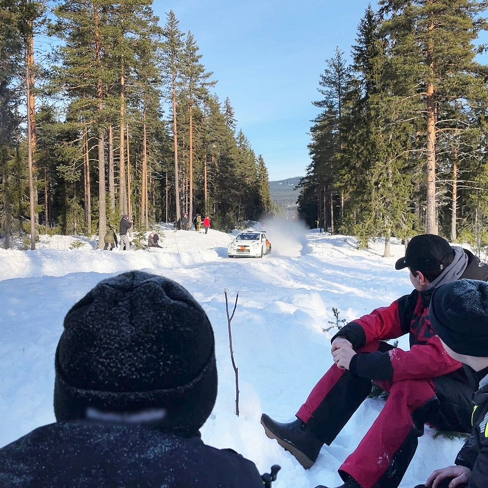 Tusentals besökare lockades till skogarna runt om i Lima för att se SM-rallyt.