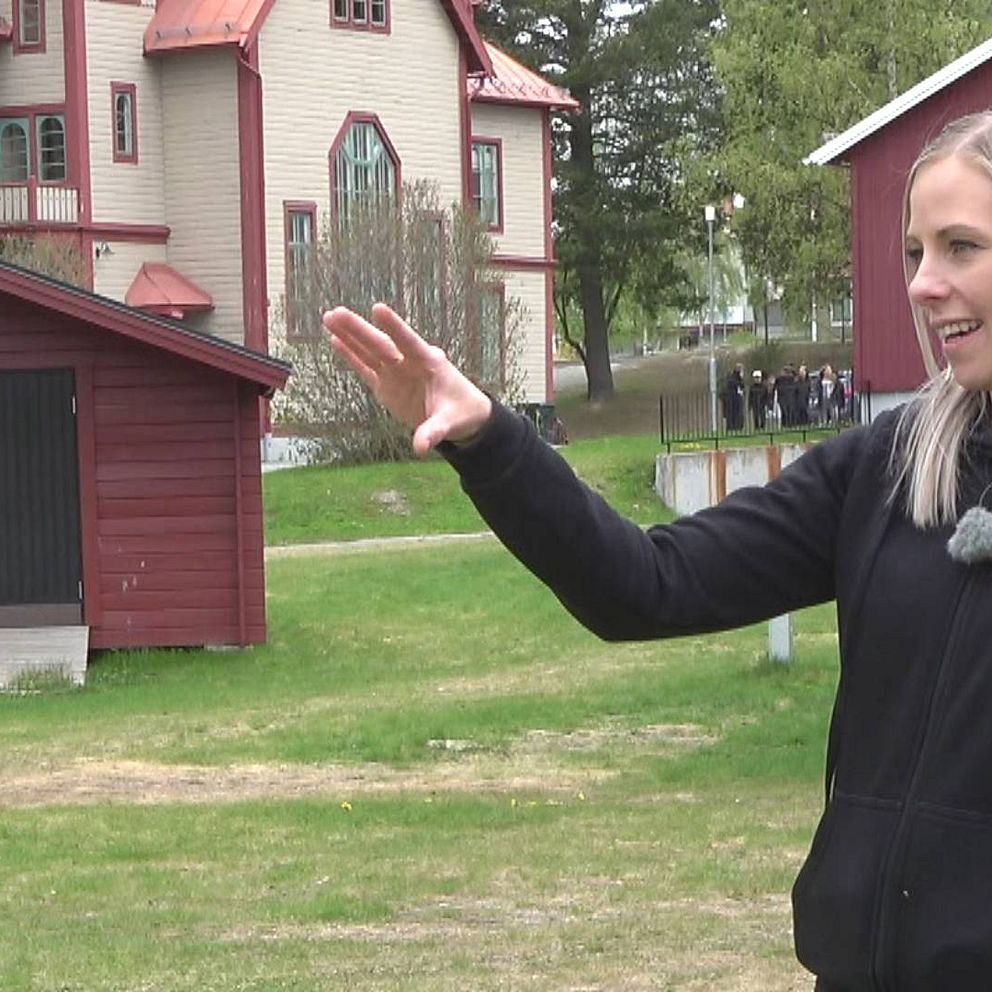 Arrangören Emma Molin visar festivalområdet i Vilhelmina.