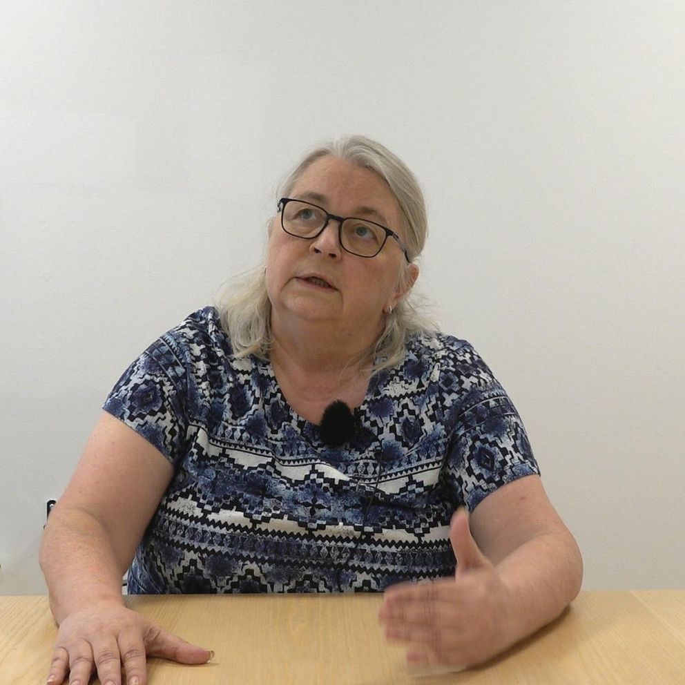 Forskaren Torun Elsrud berättar i videon om en person som har fått 22 negativa beslut och hur det påverkar personen.