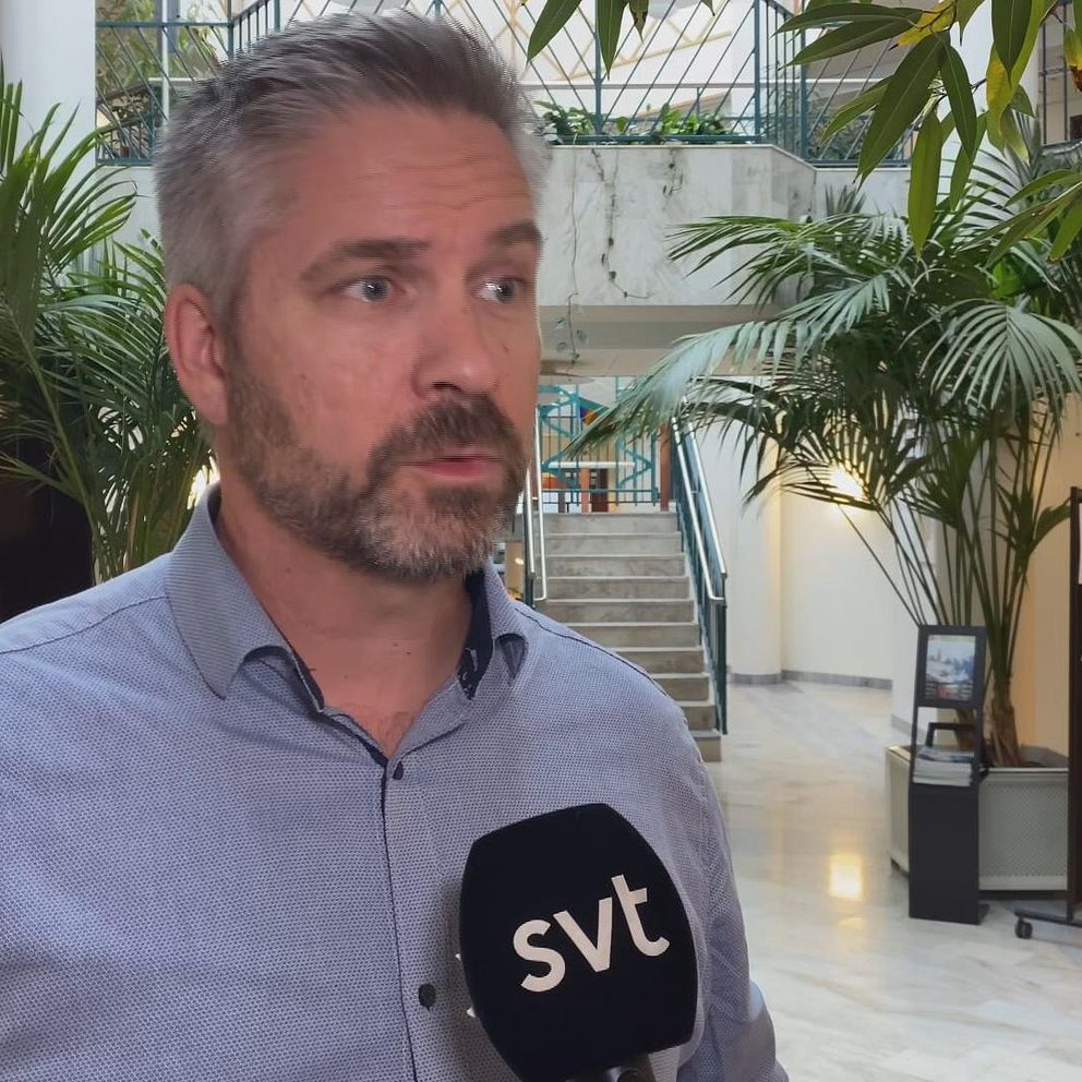 Johan Rosqvist inne i kommunhuset i Storfors.