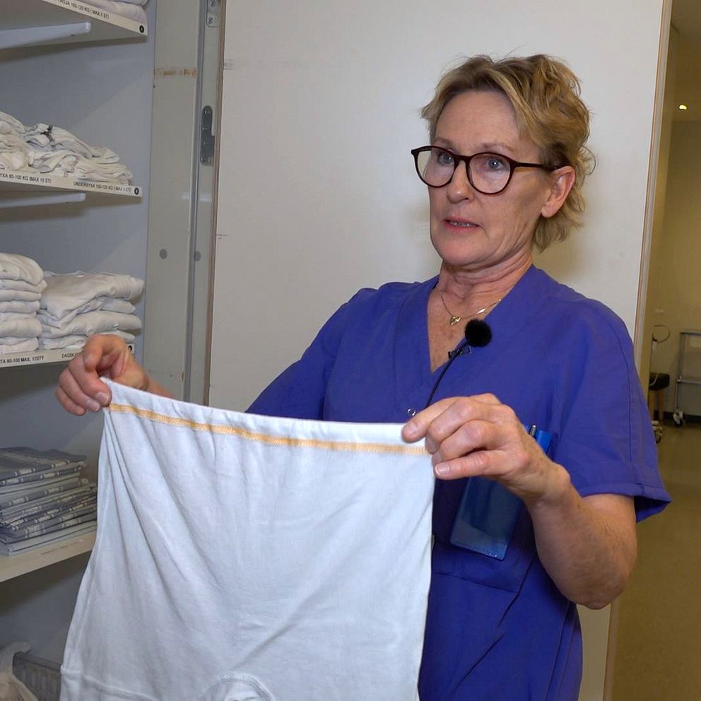 undersköterska Elisabeth Broman med patientkläder