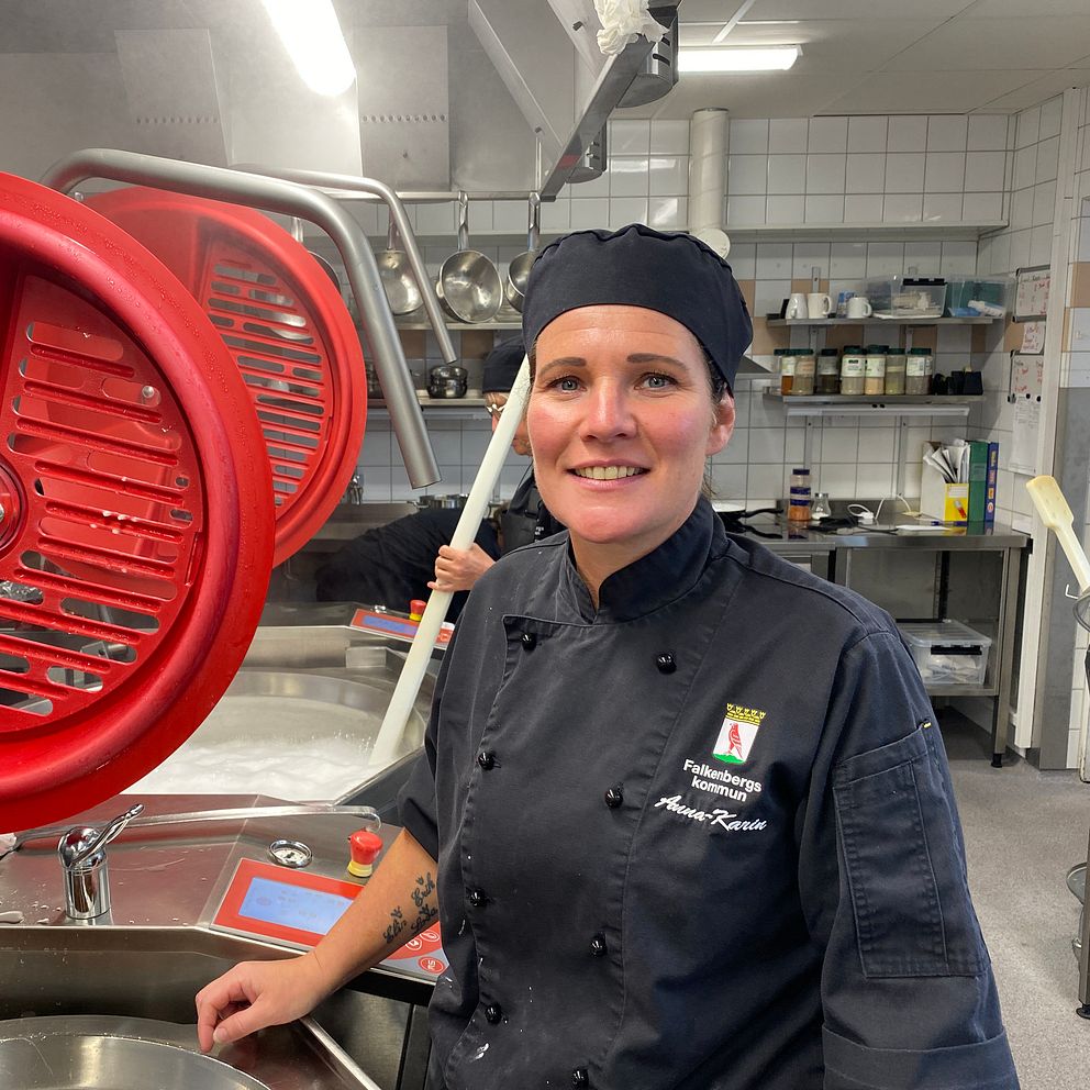 På Apelskolan i Ullared deltar man i beredskapsveckan genom att laga en ”krisrätt” i form av pasta med tomat- och linssås