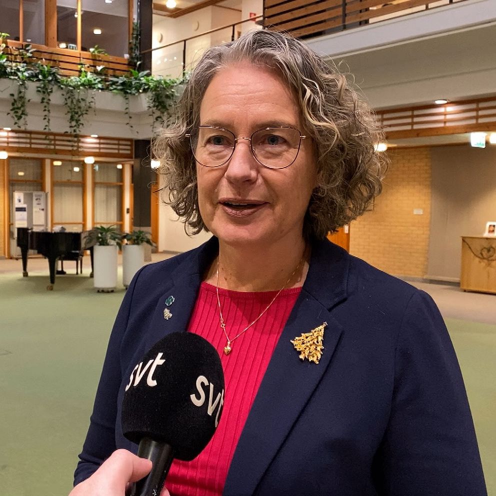 Kommunalråd i Örnsköldsvik, Anna-Britta Åkerlind (C), intervjuas