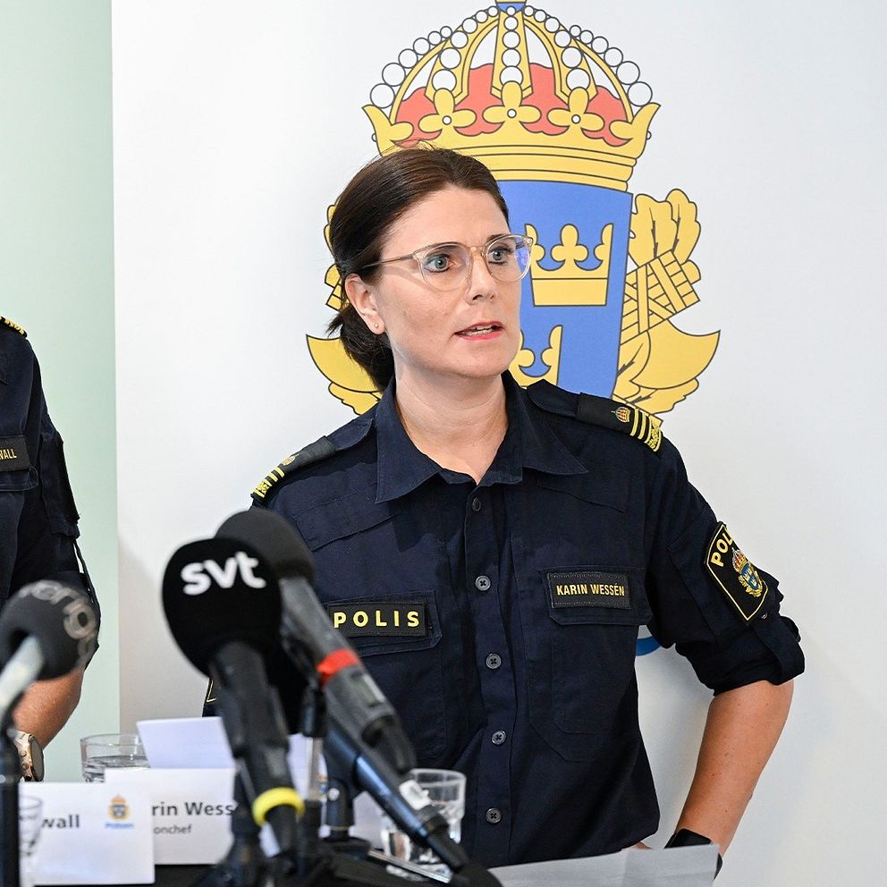 Poliser på pressträff