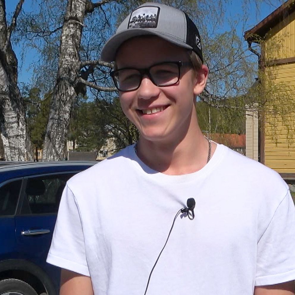 Listan med svordomar på spanska. Där man ser bland annat ord som: ”röv,bitch,kuk”. Och en bild på en pojke som går i nian på Nipanskolan i Sollefteå.
