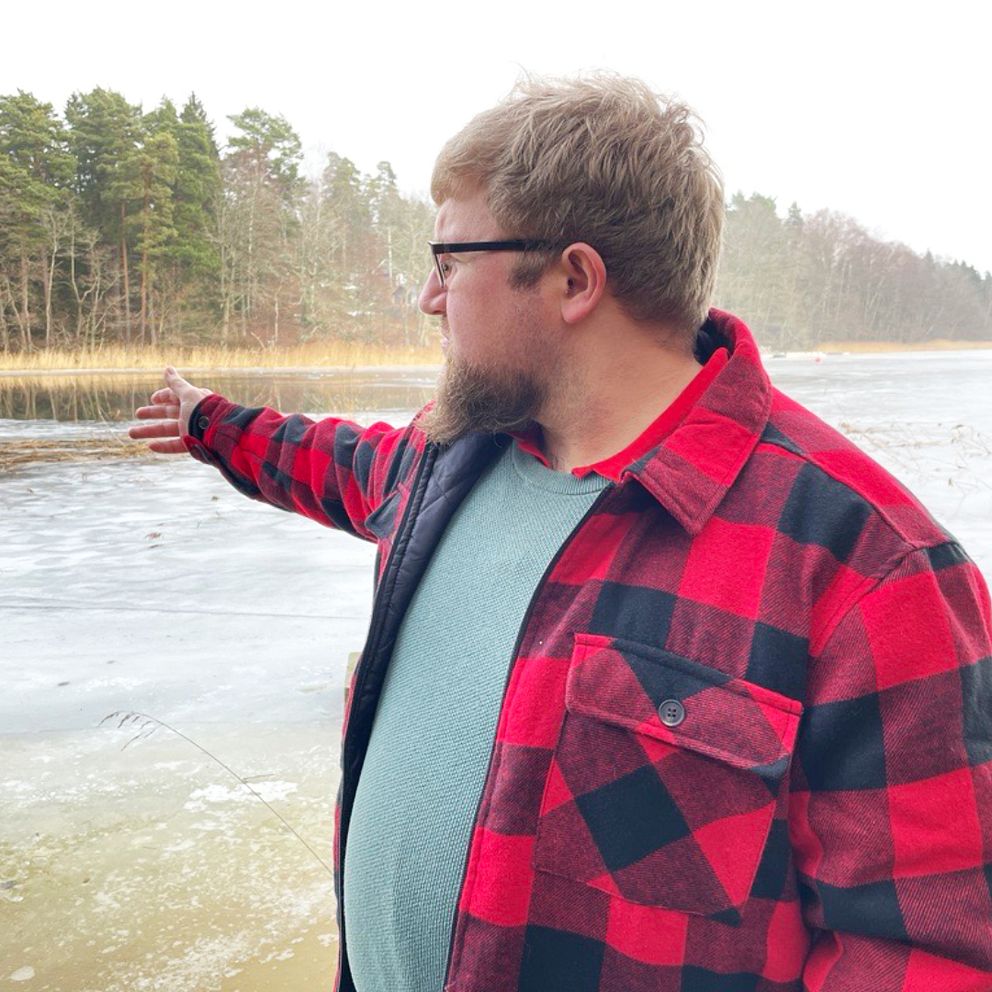 Edvin Malm Casslén i sjukhussäng och Edvin tillbaka vid olycksplatsen på Värdö