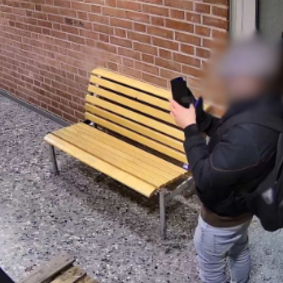 bilder från förundersökningen – en utbränd bil och en bild från övervakningskamera i skolan