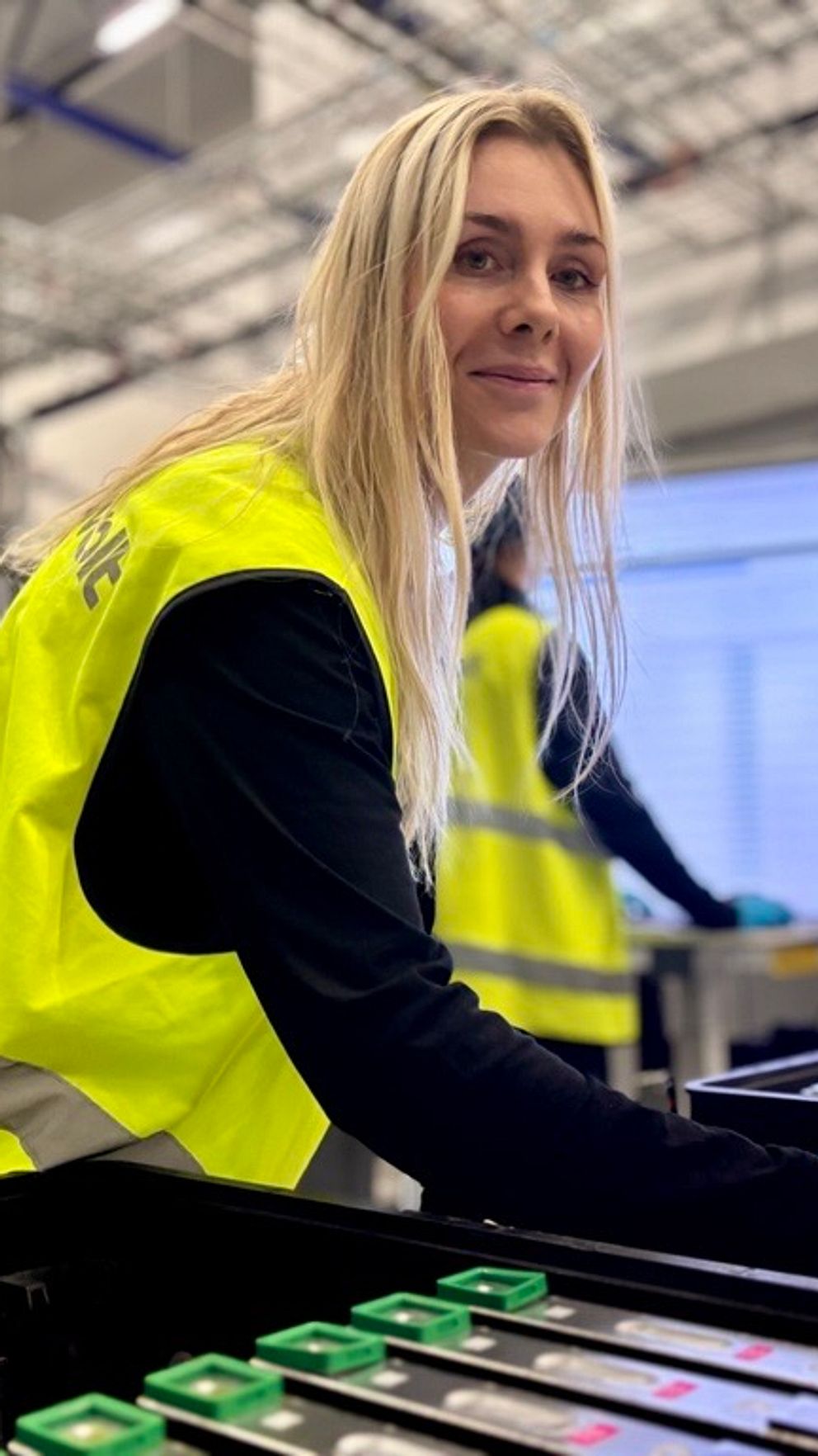 ”Kul att vara tillbaka” – starta klippet för att se hur det går för Lyten att starta om Northvolts batterifabrik i Skellefteå. Foto: Patrik Samuelsson/SVT