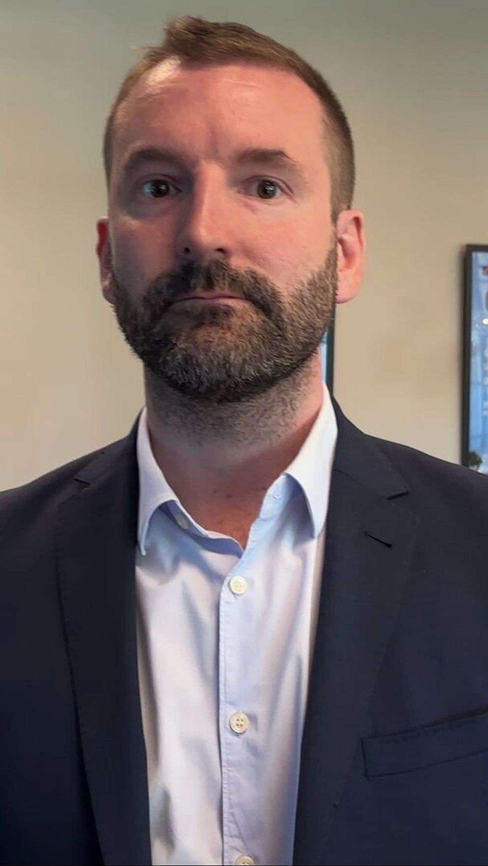 Kim Fredriksson (SD) i intervju om Senior Materials besked om methylenklorid