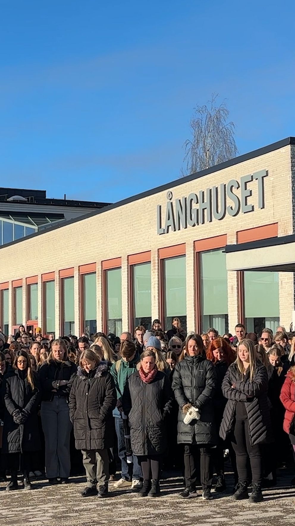Tyst minut utanför universitetet i Örebro