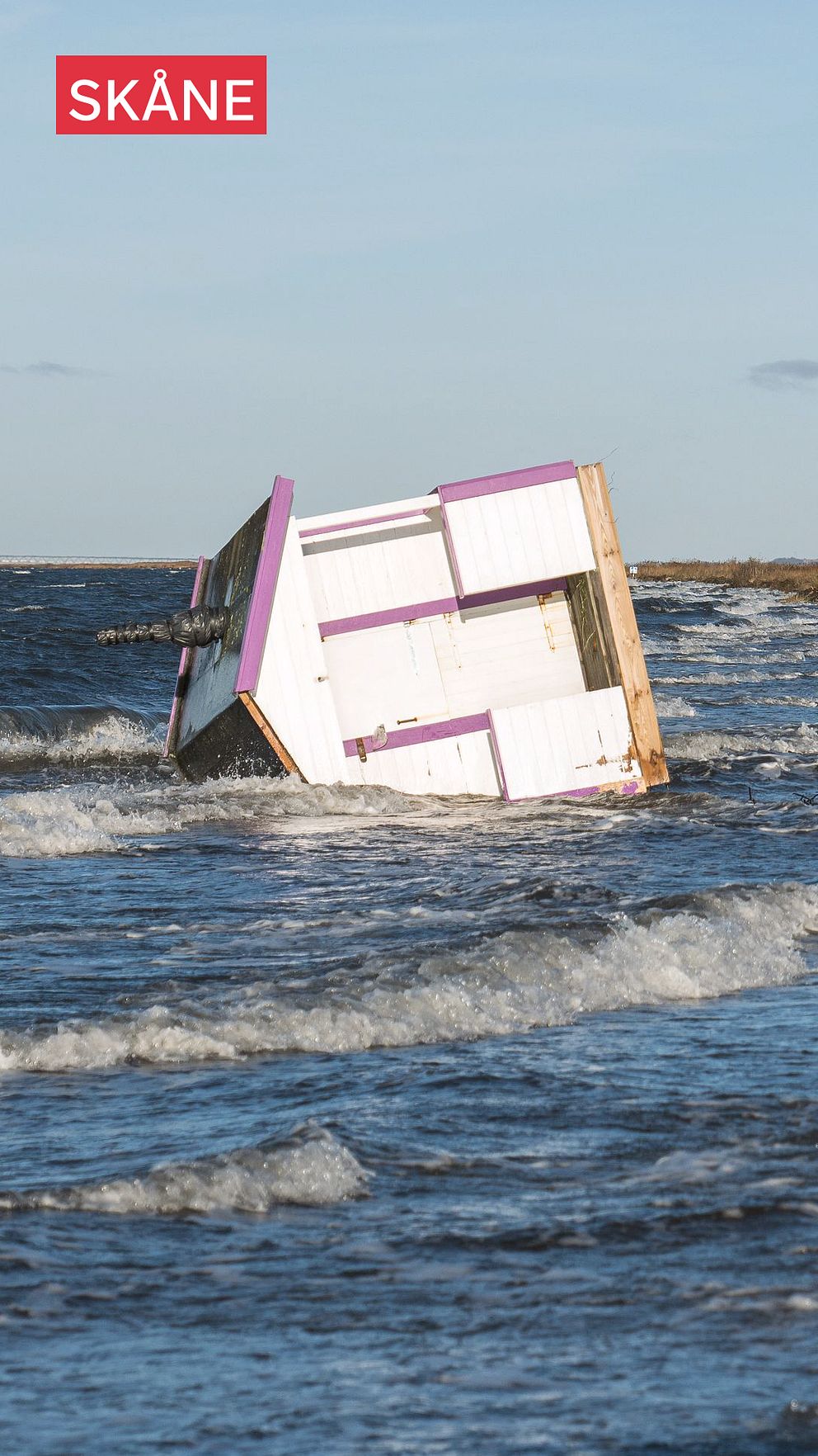 En badhytt i havet utanför Skanör.