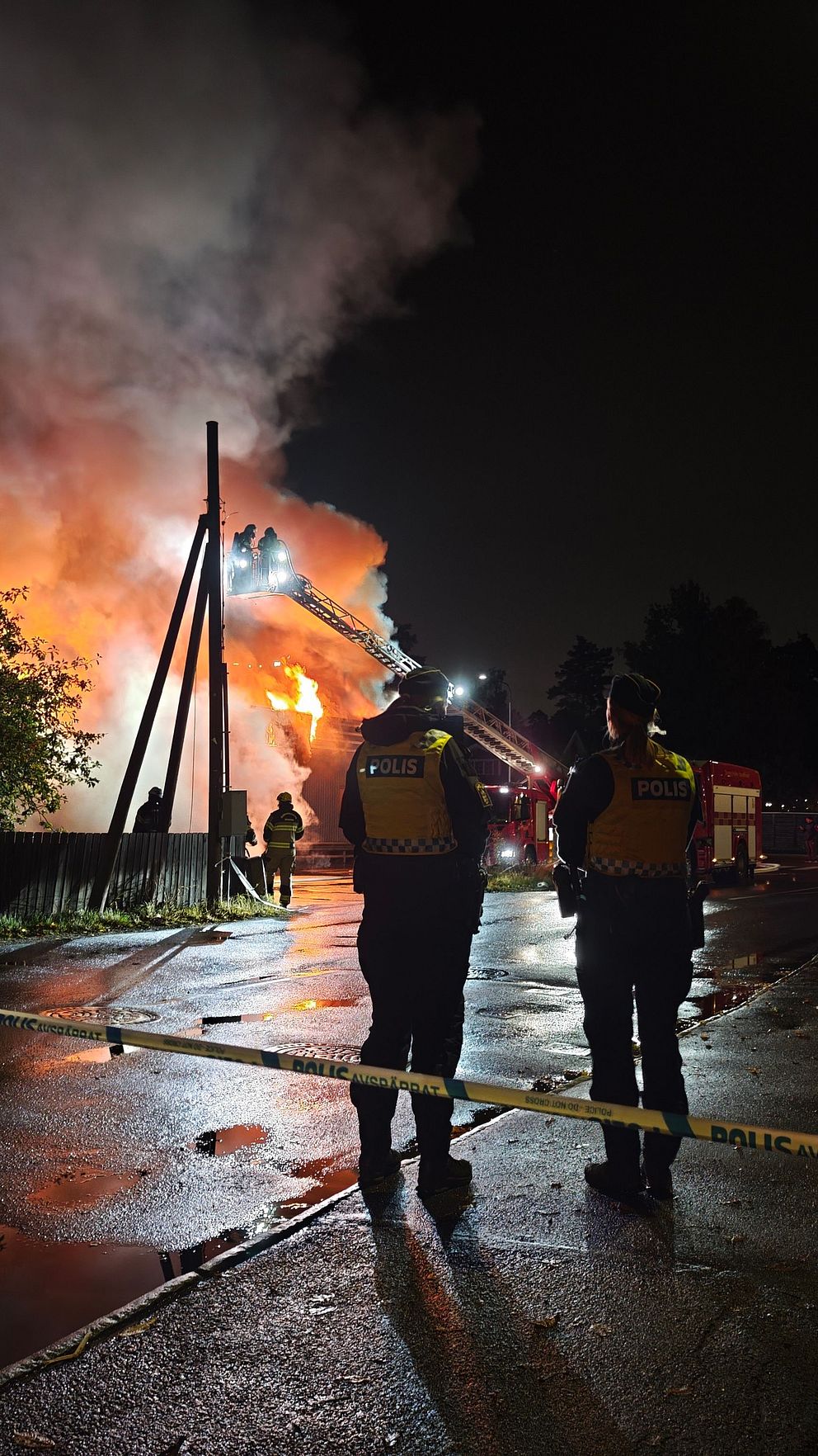 Brand i pizzeria i Snättringe – tros vara anlagd | SVT Nyheter