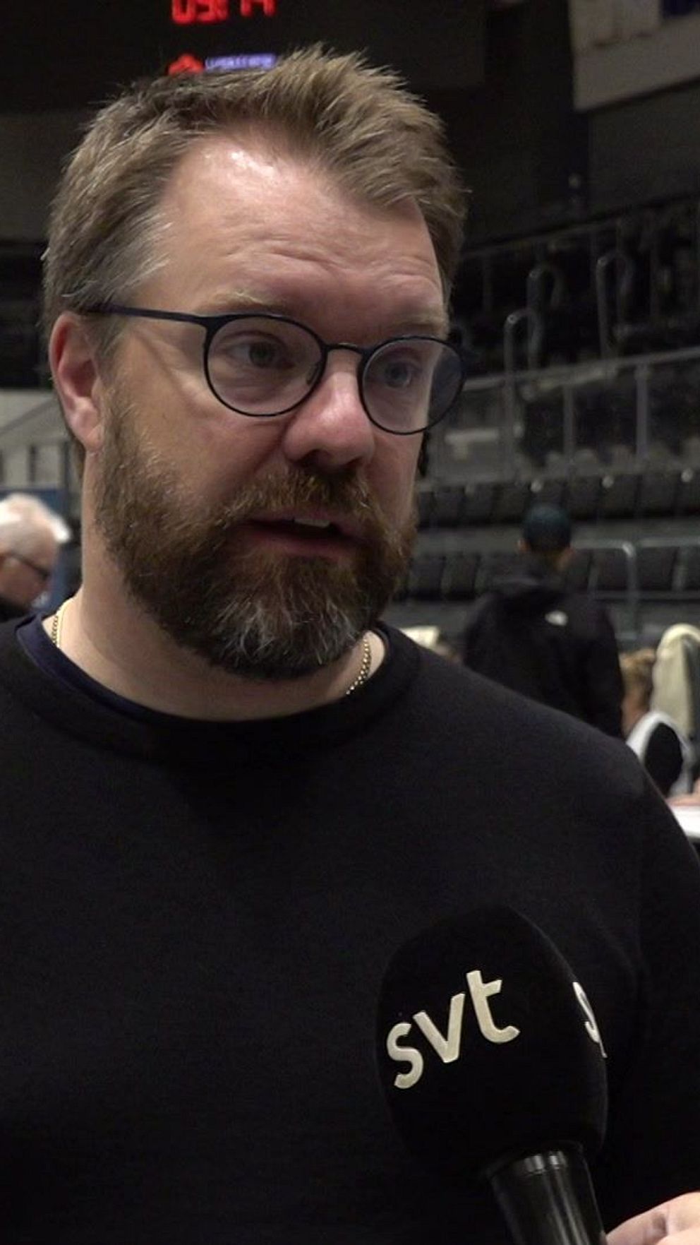 Valchef Jonas Wallin intervjuas om rekordstor förtidsröstning i Luleå Energi Arena