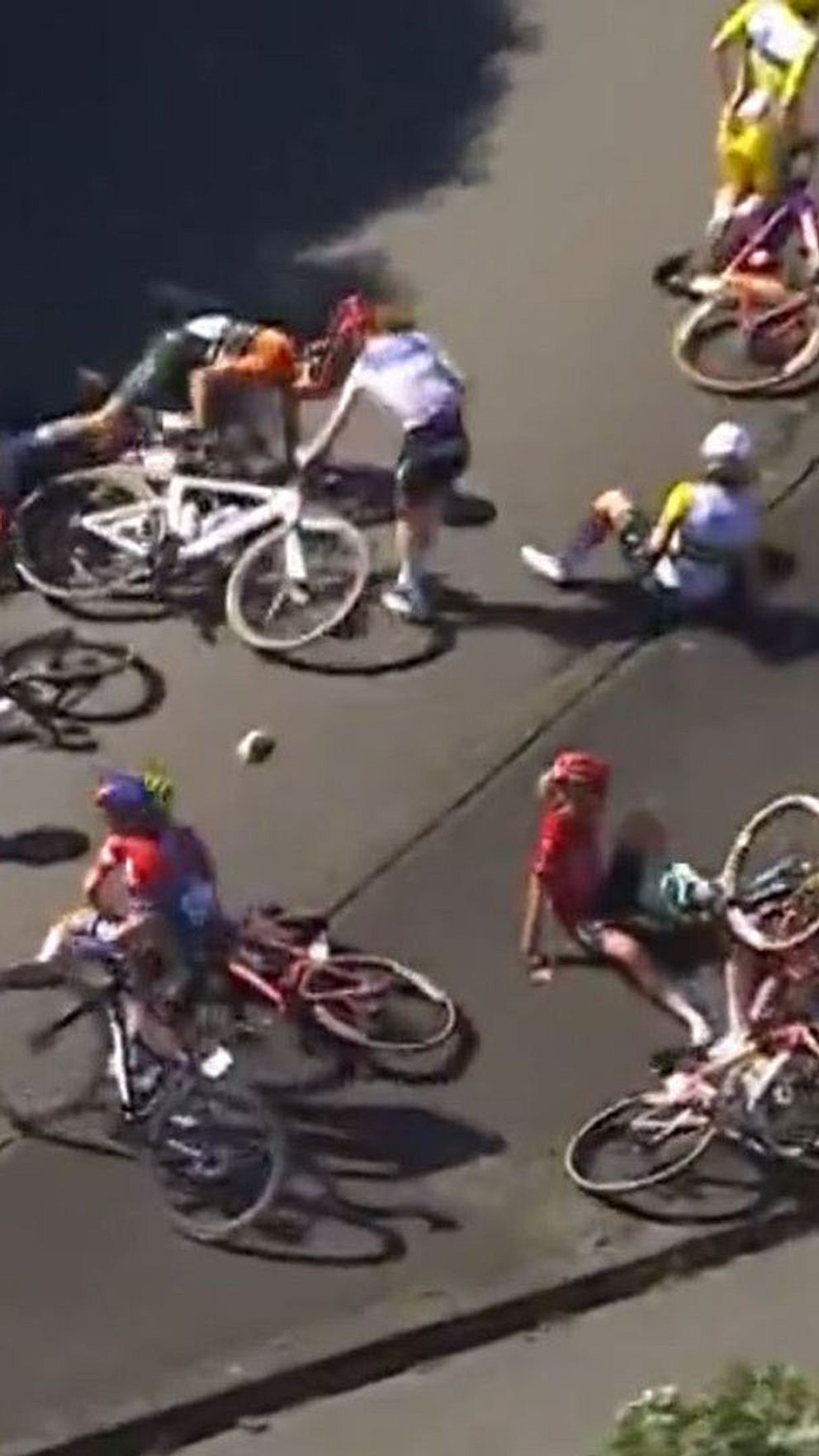 Masskrasch i damernas Tour de France