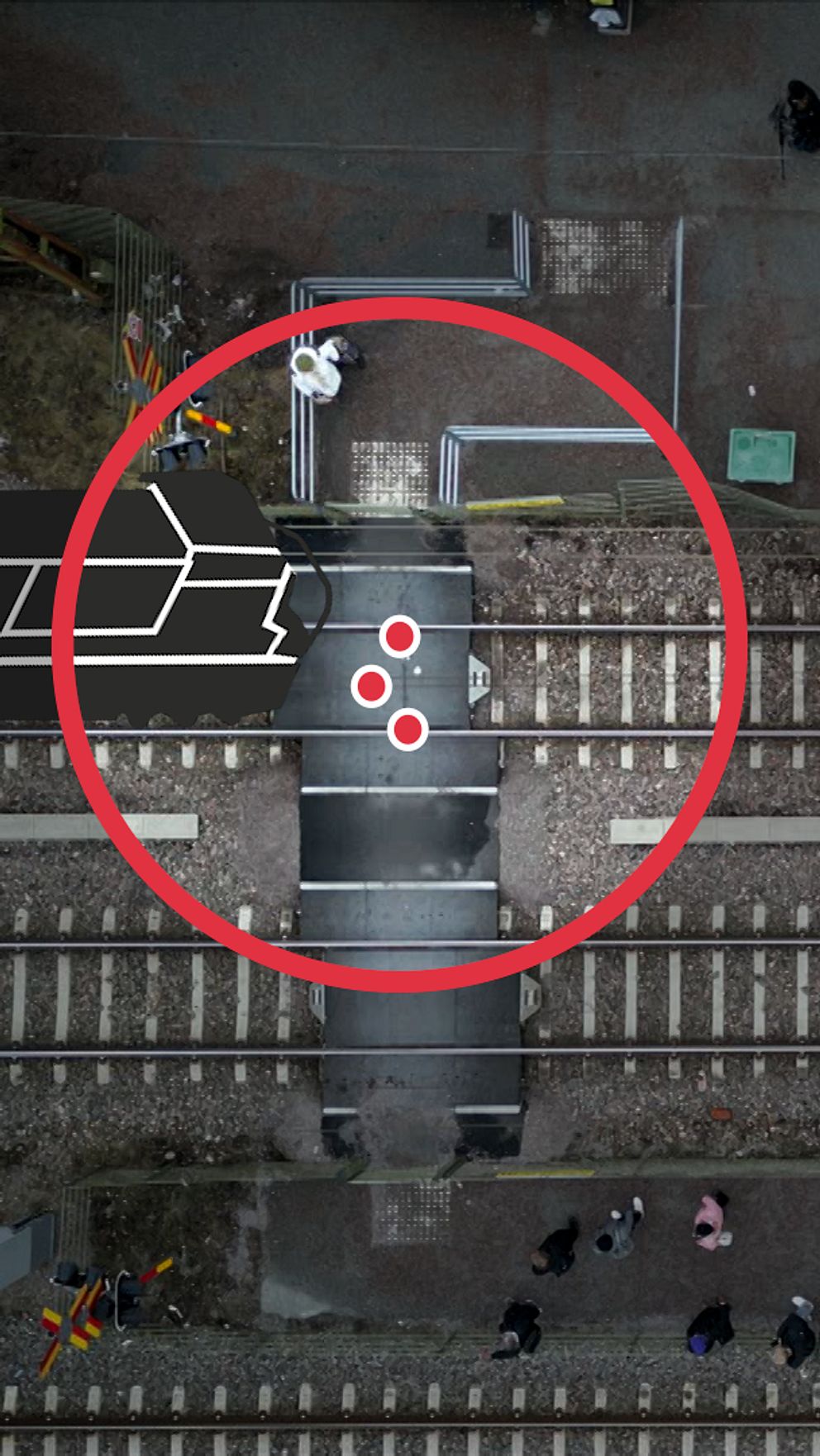 En drönarbild på järnvägsövergång vid Södra station i Örebro.