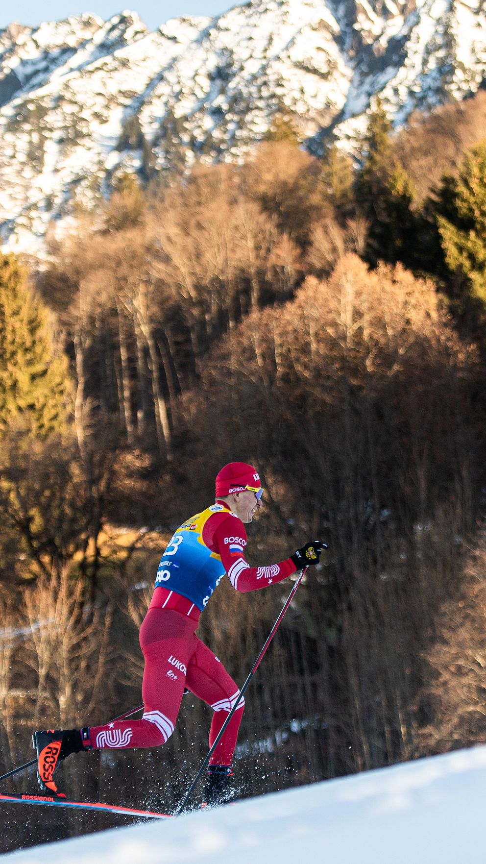 Aleksandr Bolsjunov åker skidor.
