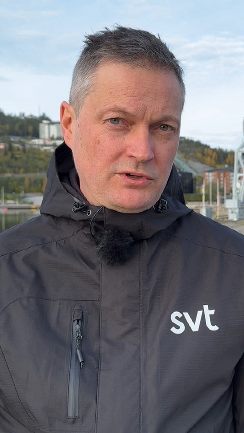 Thomas Sundberg utanför redaktionen i Örnsköldsvik.