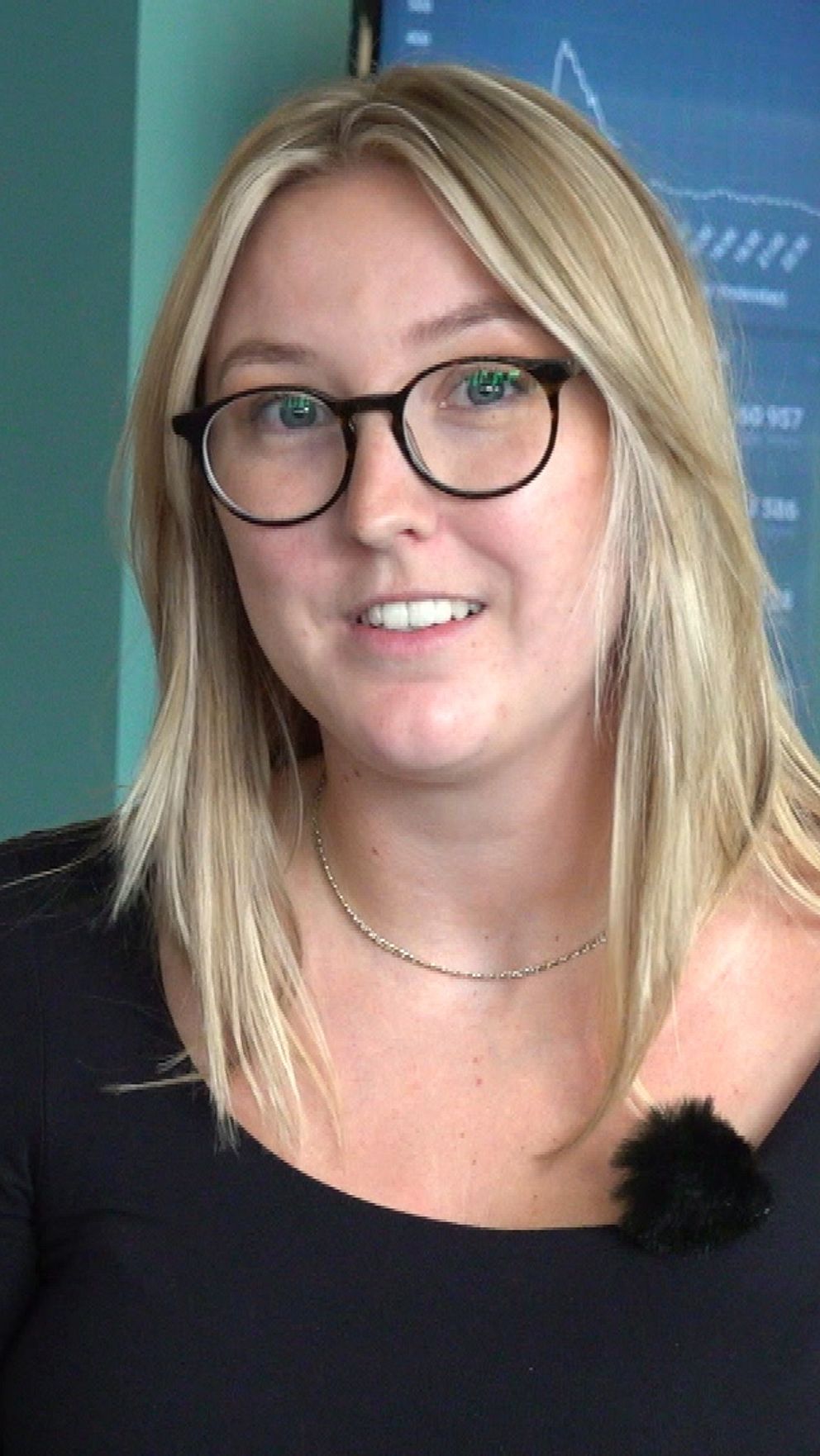 Reportern Stina Ahlinder på redaktionen i Sundsvall.