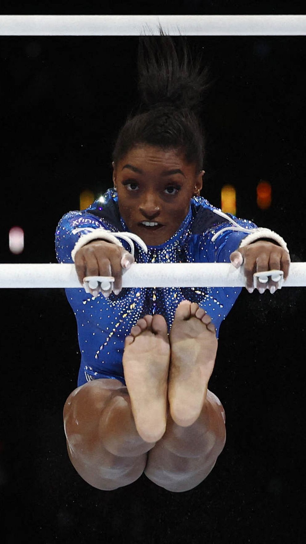 Se Simone Biles i barr under mångkampen i gymnastik-VM