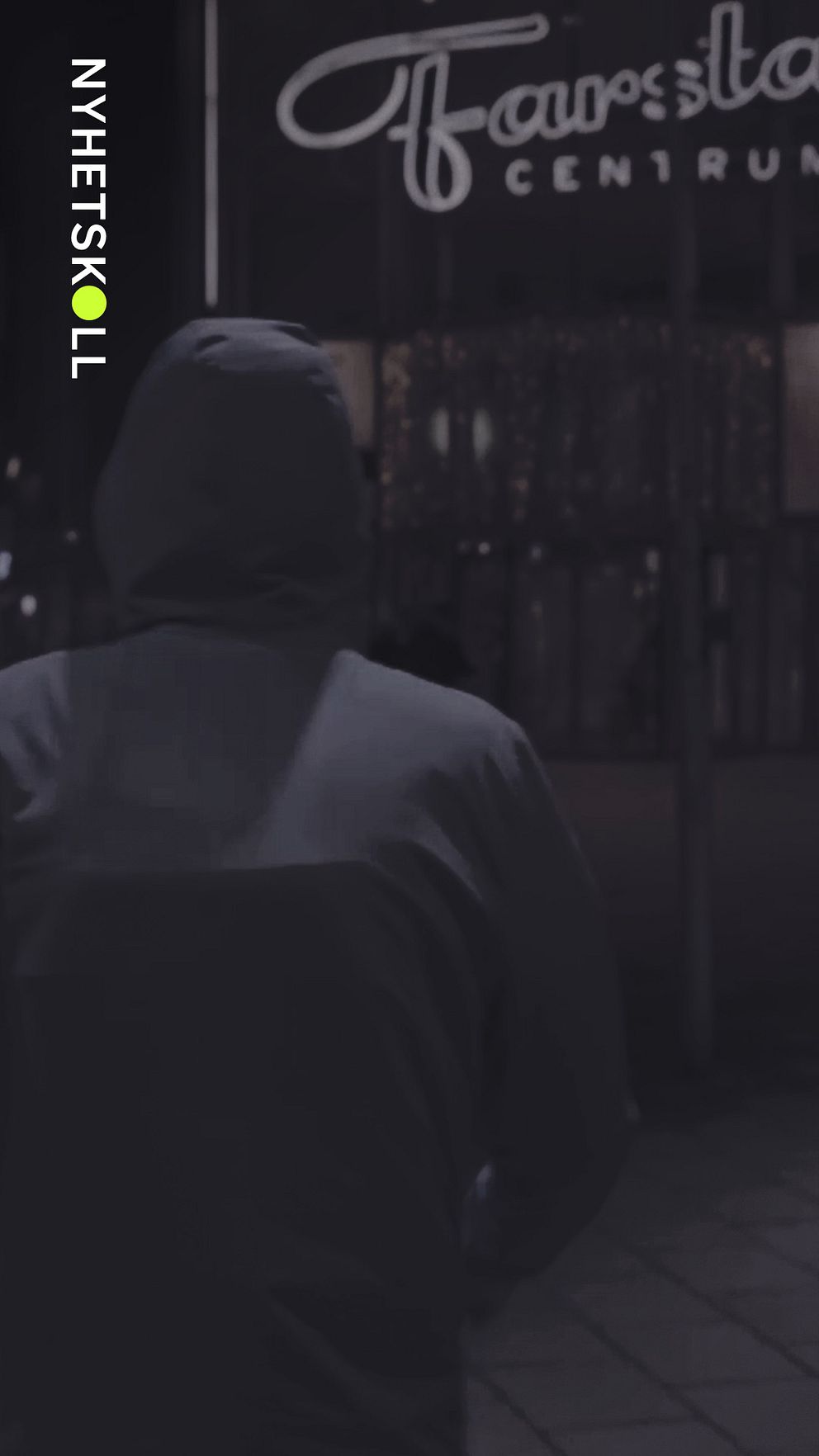 Rap som hotar andra gäng, hånar mordoffer, hänger ut anhöriga med namn OCH poserar med vapen i rivalers bostadsområden – i låtar och musikvideos som just nu har Miljontals lyssningar.