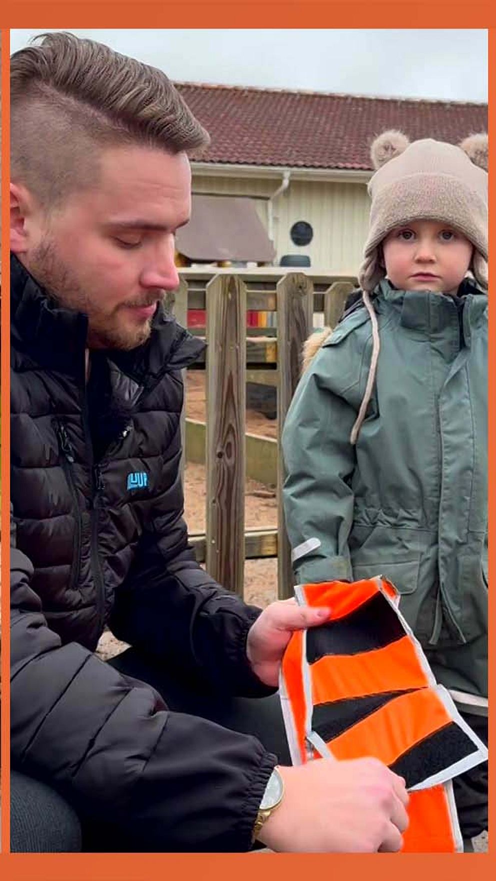 Tredelad bild. Vänster: barn i rutschkana. Mitten: barn med mössa och orange-reflexbälte. Höger: Jakob Skoglund utomhus.