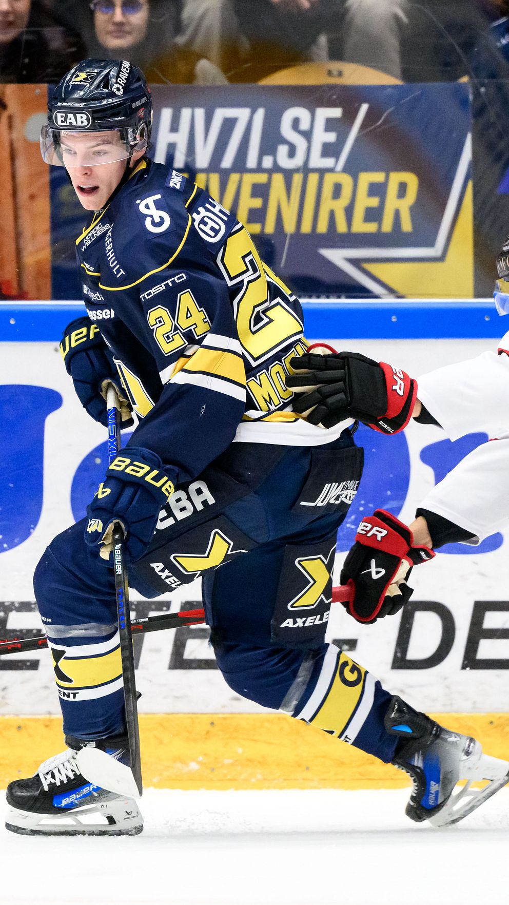 Se höjdpunkter från matchen mellan HV71 och Örebro.
