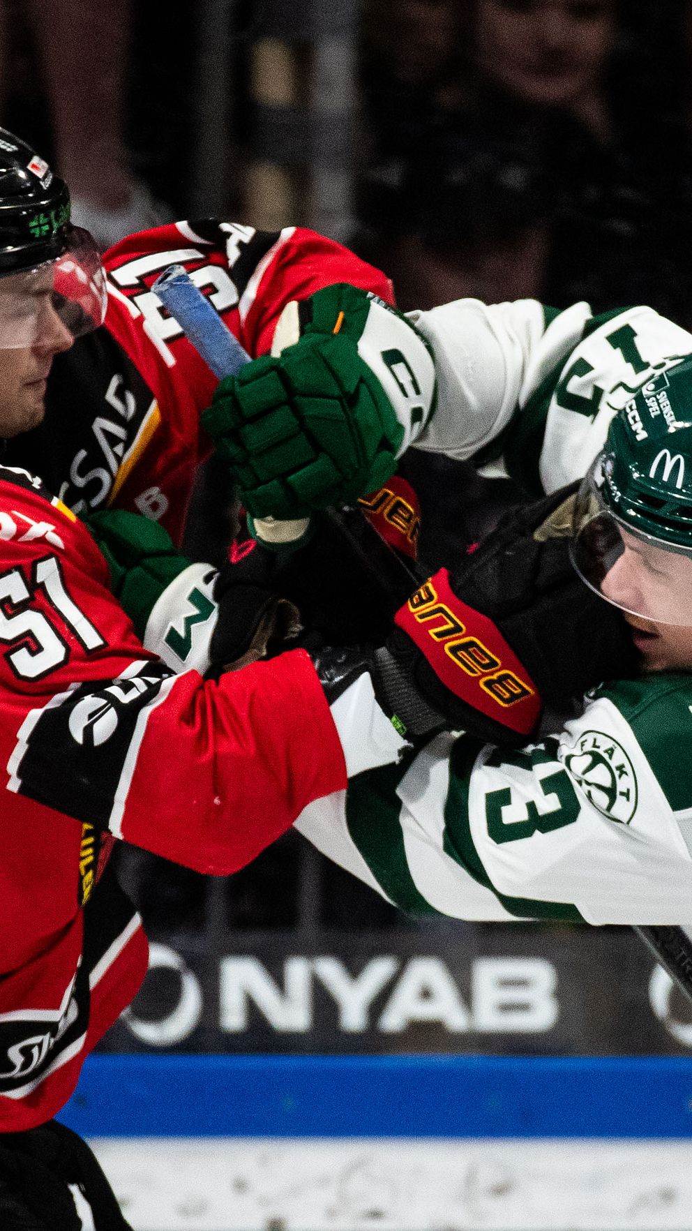 Se höjdpunkter från matchen mellan Luleå och Färjestad .