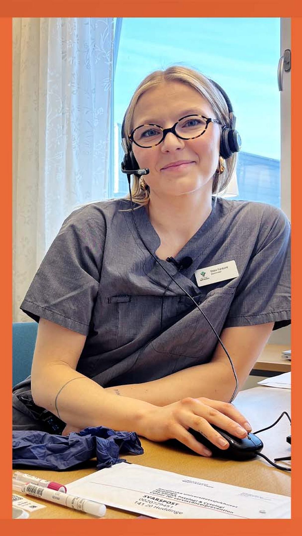 Tredelad bild. Vänster: ”Kåt glad” HPV-vaccin slogan. Mitten: Barnmorska med headset. Höger: Hand håller HPV-spruta.