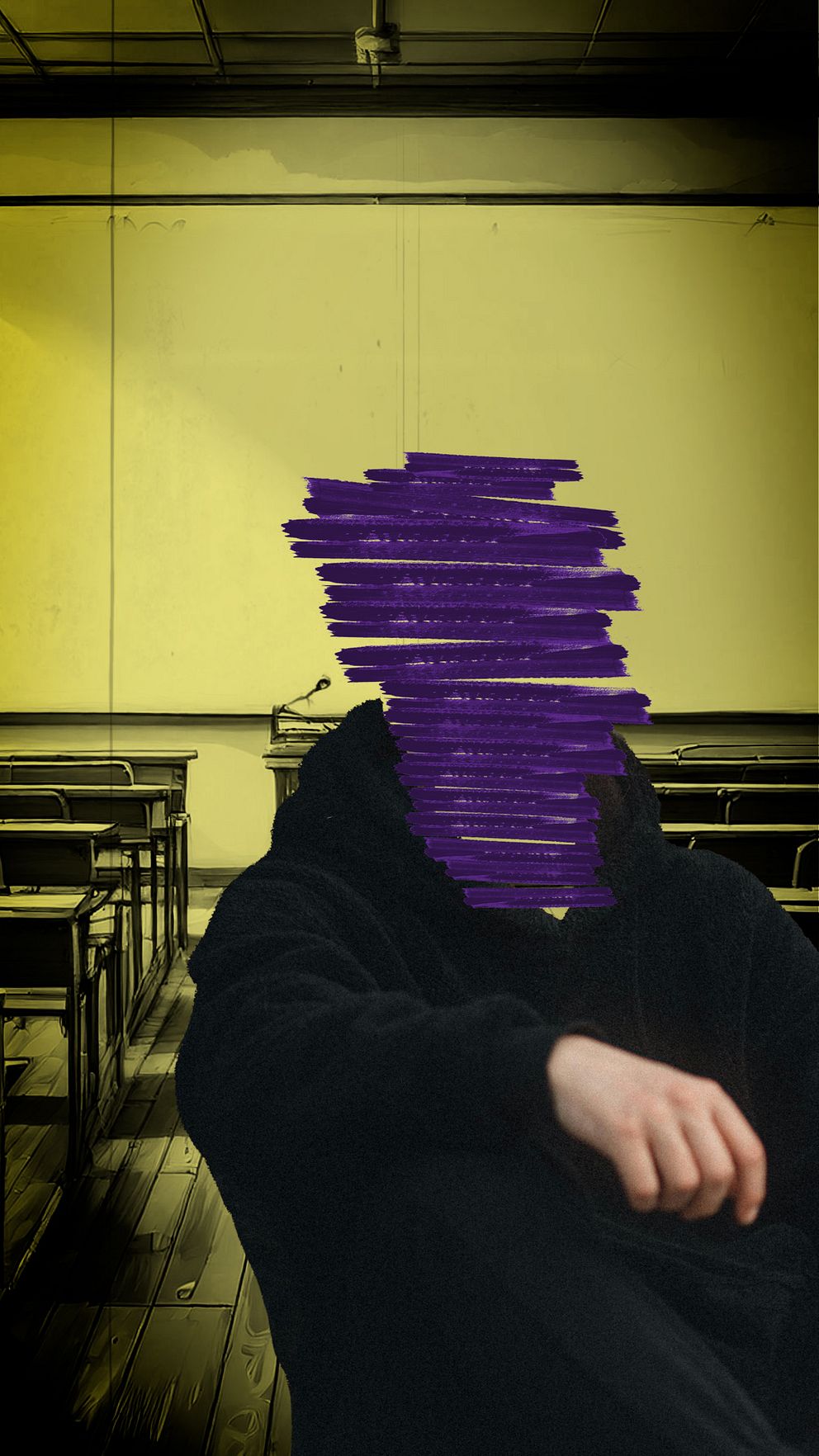 En person i svart jacka sitter i ett klassrum med tomma bänkar i bakgrunden. Personens ansikte är täckt av ett lila streck, vilket skapar en anonym och mystisk känsla. Väggarna har en gul ton, vilket ger bilden en distinkt atmosfär.